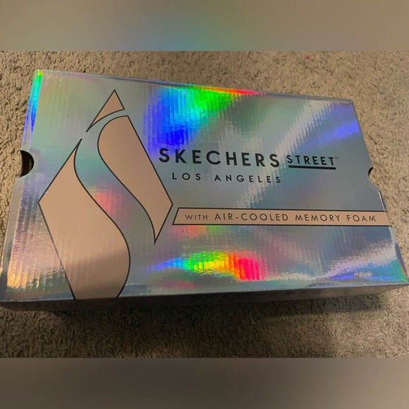 Sketchers UNO Sneakers - Picture 4 of 5